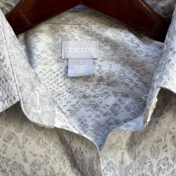 Chico’s No Iron Coolmax All Seasons Stretch Snakeskin Blouse 1 Medium (8) - Picture 3 of 11